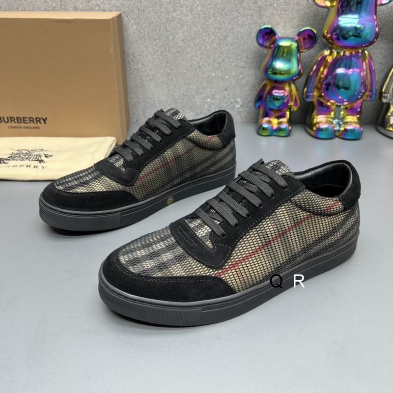 Burberry Men's Shoes 900